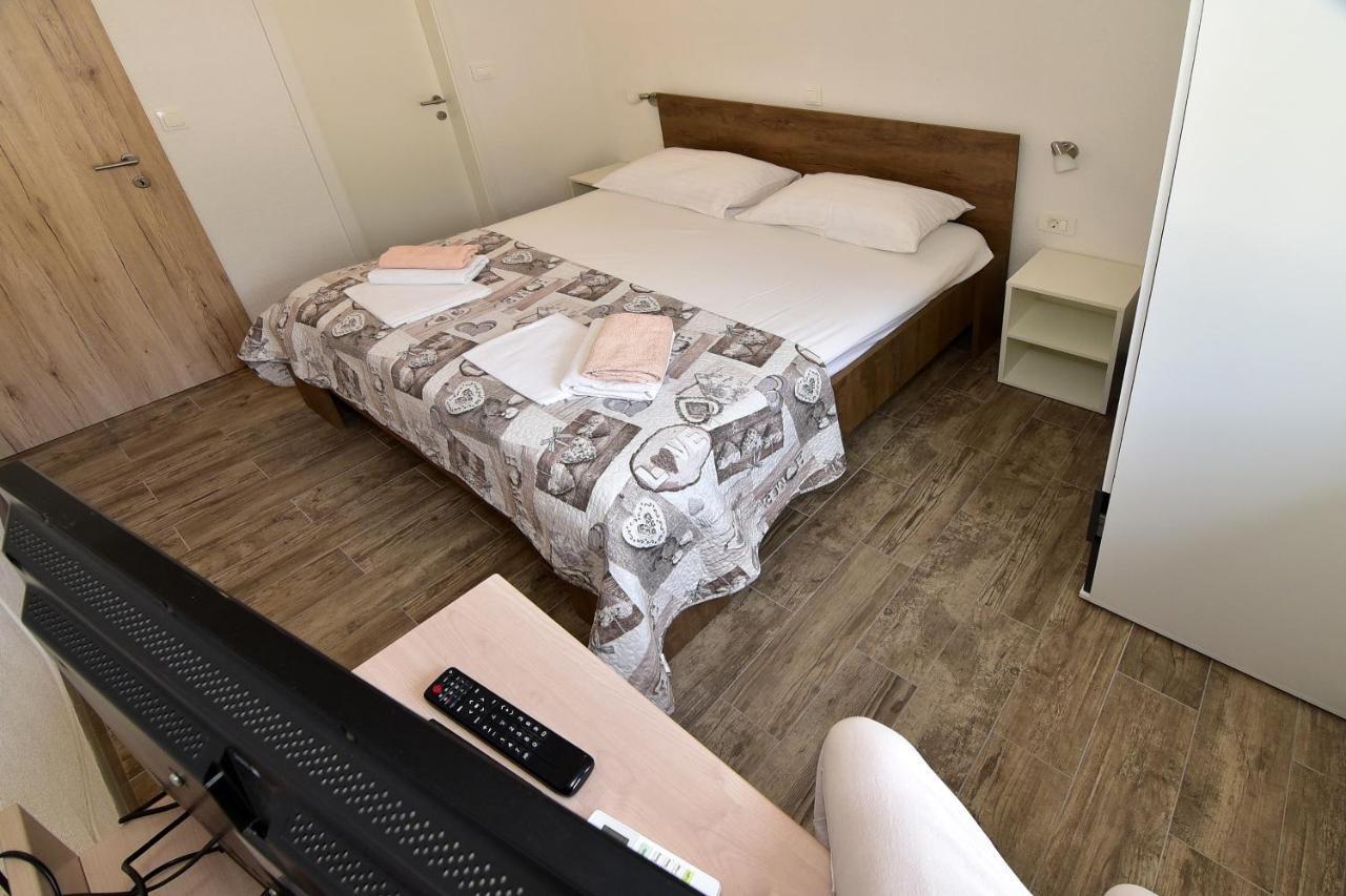 Apartments Dobrinic 马卡尔斯卡 外观 照片