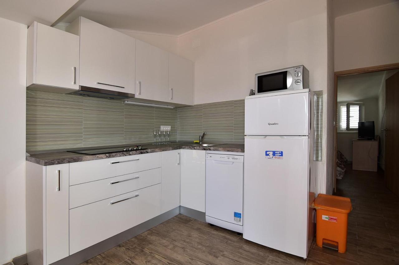 Apartments Dobrinic 马卡尔斯卡 外观 照片